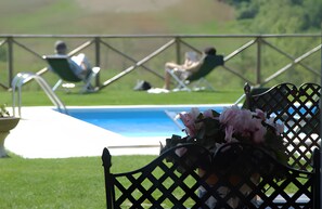 Pool - Room 'Camera 1 - Il Maggio' with Shared Pool, Wi-Fi and Air Conditioning (Manciano)