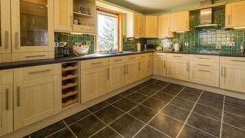 冰箱、微波炉、烤箱、炉灶