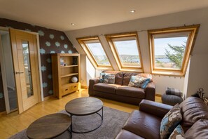 Smart TV - NEW to VRBO: Spacious Lerwick Home, Sea View, Wood Stove (Lerwick)
