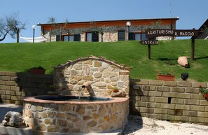 Property grounds - Room 'Camera 2 - Il Maggio' with Shared Pool, Wi-Fi and Air Conditioning (Manciano)