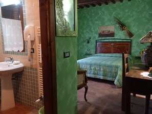 WiFi, bed sheets - Room 'Camera 2 - Il Maggio' with Shared Pool, Wi-Fi and Air Conditioning (Manciano)