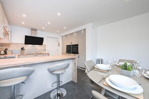 Fridge, microwave, oven, stovetop - NEW to VRBO: Elegant Lerwick Townhouse • Harbour Views + Patio (Lerwick)