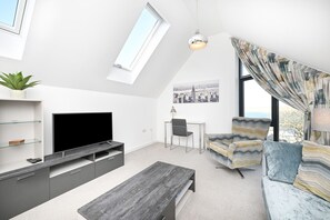TV - NEW to VRBO: Elegant Lerwick Townhouse • Harbour Views + Patio (Lerwick)