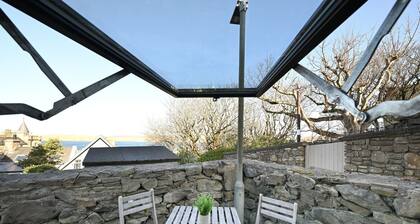 Elegant Lerwick Townhouse • Harbour Views + Patio