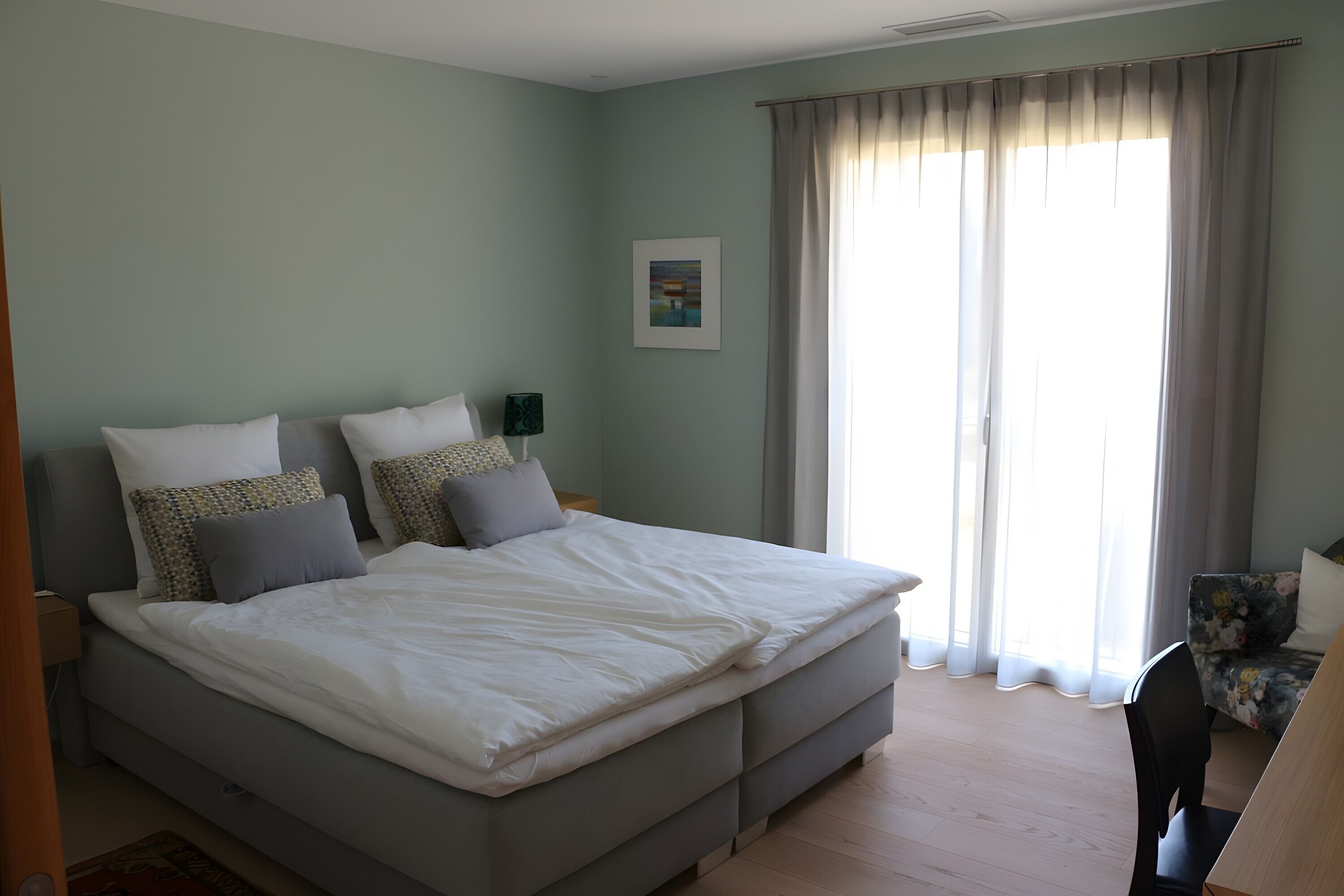 Iron/ironing board, WiFi, bed sheets