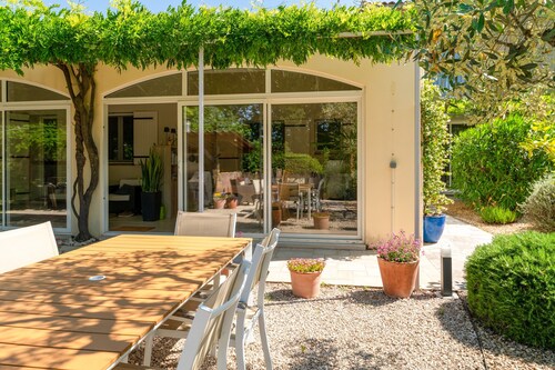 Chambre d’hôtes « Les Hirondelles » avec piscine partagée, Wi-Fi et climatisation