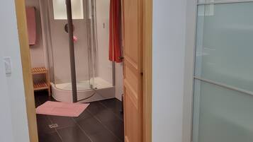 Shower, free toiletries, hair dryer, towels
