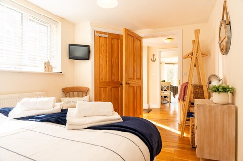 NEW to VRBO: Coastal Cottage, Garden, Parking + Walk to Beach