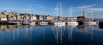 Central Lerwick Stay – Walk to Harbour & Shops
