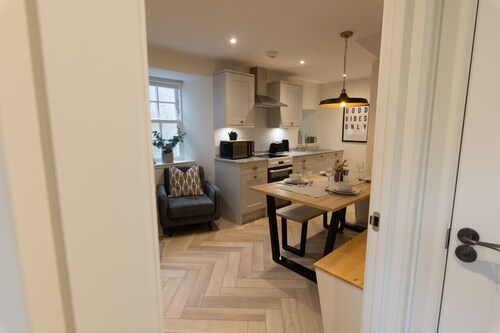 Central Lerwick, Near Harbour, With Private Garden