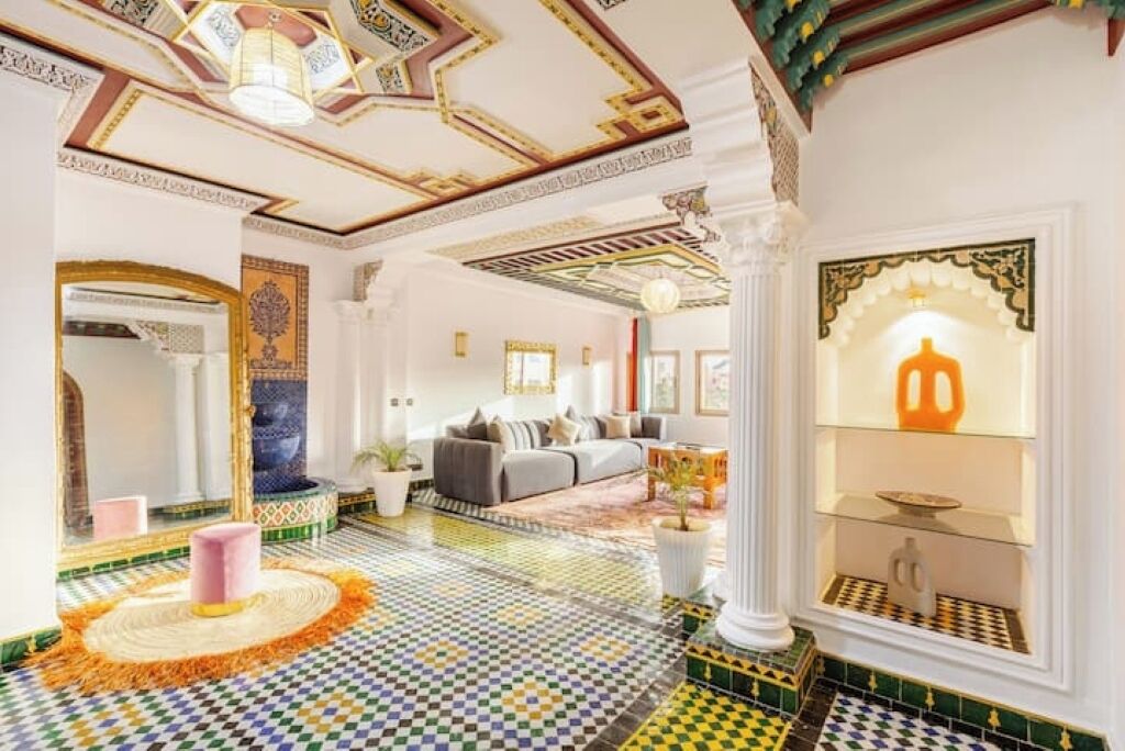 المنشأة من الداخل