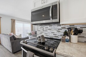 Fridge, microwave, oven, stovetop - Be A Nomad - Calm Oceanfront Retreat (Jacksonville Beach)