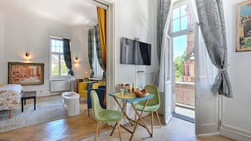 1 bedroom, iron/ironing board, travel crib, WiFi