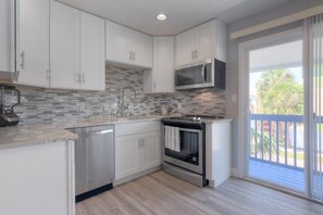 Fridge, microwave, oven, stovetop - Be A Nomad - Calm Ocean Retreat Six (Jacksonville Beach)