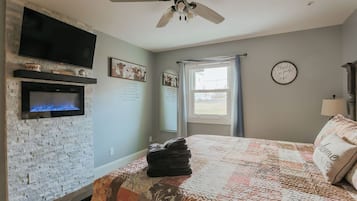 1 bedroom, WiFi (free), bed sheets