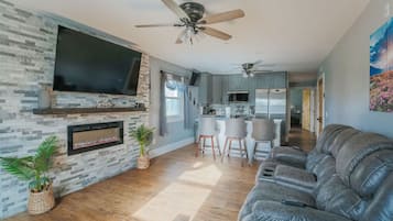 TV, fireplace