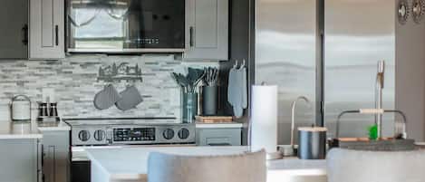 Coffee/tea maker, fridge, microwave, oven