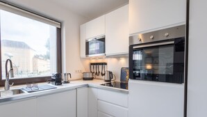 Coffee/tea maker, fridge, microwave, oven