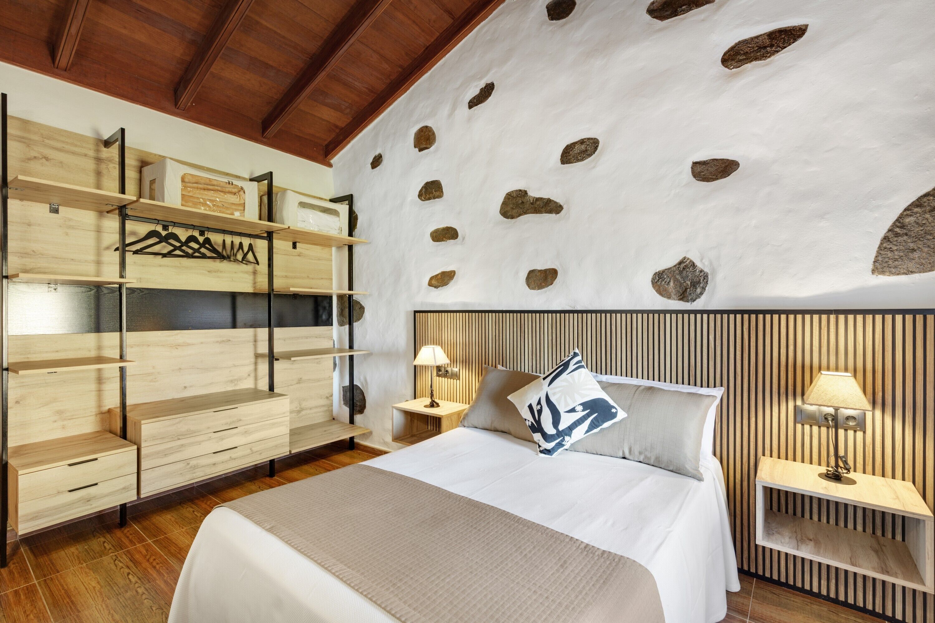 Fer et planche à repasser, Wi-Fi, draps fournis