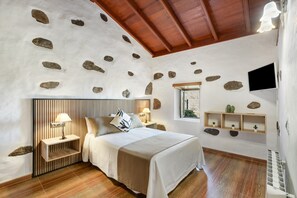 Iron/ironing board, WiFi, bed sheets - Las Casas de Lola y Rafael – Spacious Villa with Pool in Moya’s Natural Park (moya)