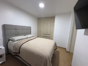 Iron/ironing board, internet, bed sheets