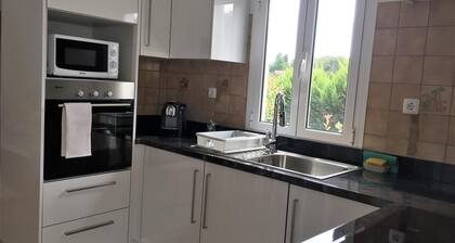 Casinha Da Vila : Vue Montagne, Terrasse Privée et Climatisation