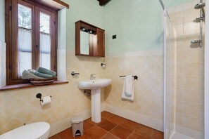 Bruser, hårtørrer, håndklæder