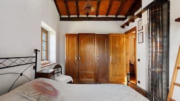 2 bedrooms, bed sheets