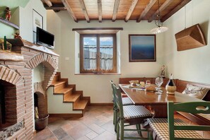 Dining - Casa 'Marisa' – Prato Fiorito with Mountain View, Shared Pool & Private Garden (Bagni di Lucca)