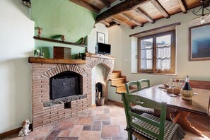 Dining - Casa 'Marisa' – Prato Fiorito with Mountain View, Shared Pool & Private Garden (Bagni di Lucca)