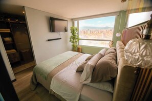 Iron/ironing board, internet, bed sheets - Appreciate Bogotá sunsets from the 22nd FL of this cozy, fully furnished studio. (Bogota)