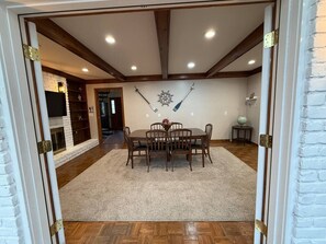 Dining - BIG House at New Resort in Lexington - 4000+ Sq Ft (Lexington)