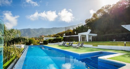 Vacation Home 'Golosa 1' with Spectacular Views, Pool & Jacuzzi