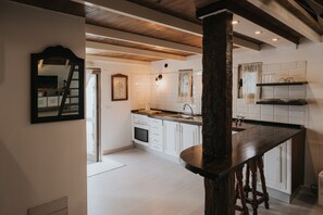 雪櫃、微波爐、焗爐、爐具