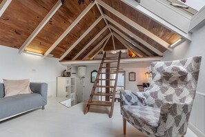 TV - 'Golosa 2' with Sea View, Shared Pool and Wi-Fi (La Orotava)