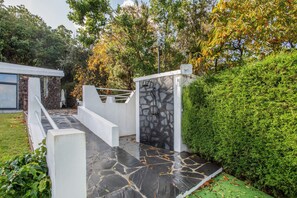 Property grounds - 'Golosa 2' with Sea View, Shared Pool and Wi-Fi (La Orotava)