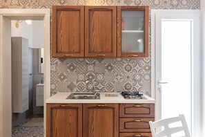 Fridge, stovetop, cookware/dishes/utensils - Corte Manzoni B&B (Melendugno)