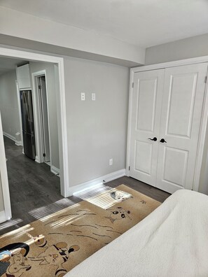 1 chambre, fer et planche à repasser, Wi-Fi, literie fournie