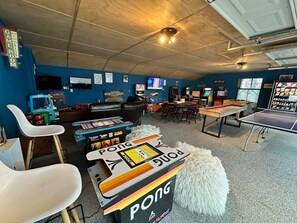 Game room - New Master suite 12 in Lexington (Lexington)