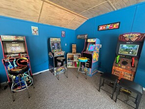 Game room - Great Lakes Resort - Jr Suite - Suite 5 (Lexington)