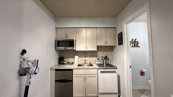 Frigorífic, microones, forn i placa de cuina