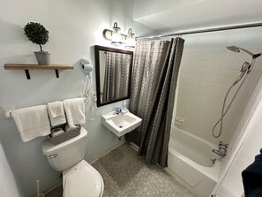 Bathroom - Suite #9 Resort in Lexington with Beach Access (Lexington)