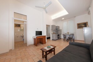 TV - Cozy apartment near Gradara, Pesaro, and the beaches. (Tavullia)