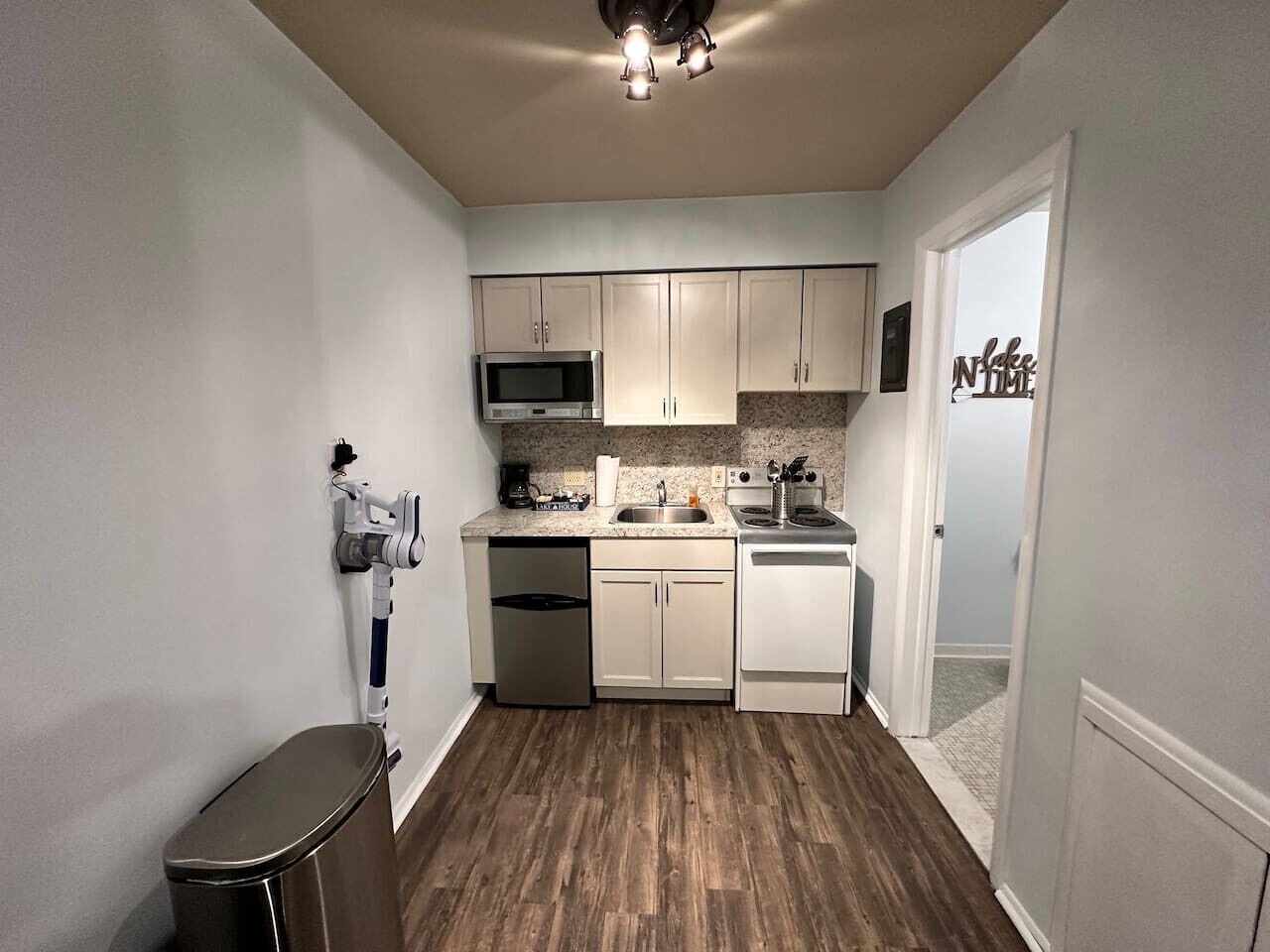 Microwave, oven, stovetop, coffee/tea maker