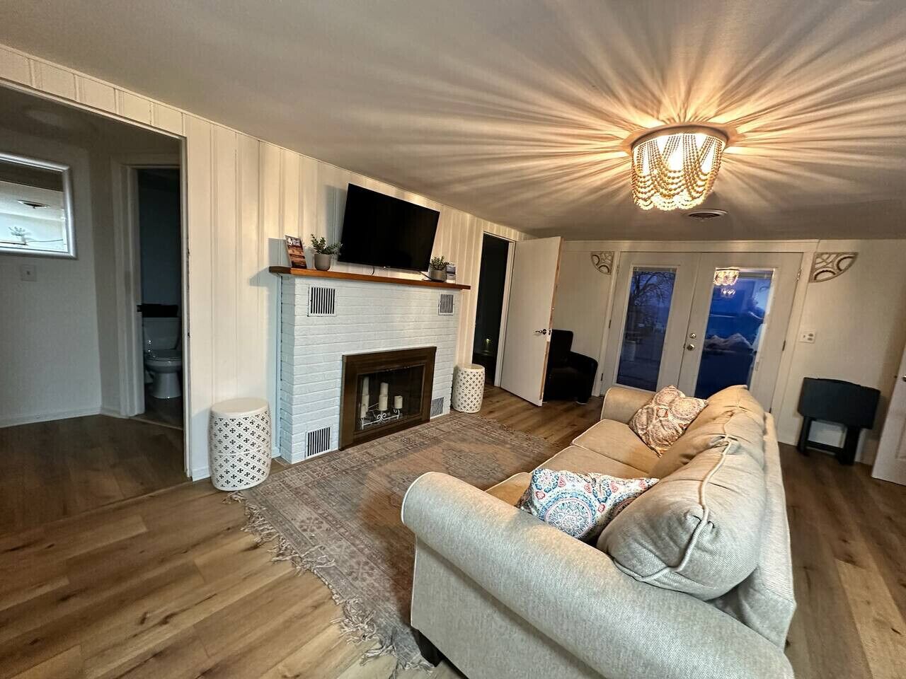 Télévision, cheminée, jeux vidéo, table de tennis de table