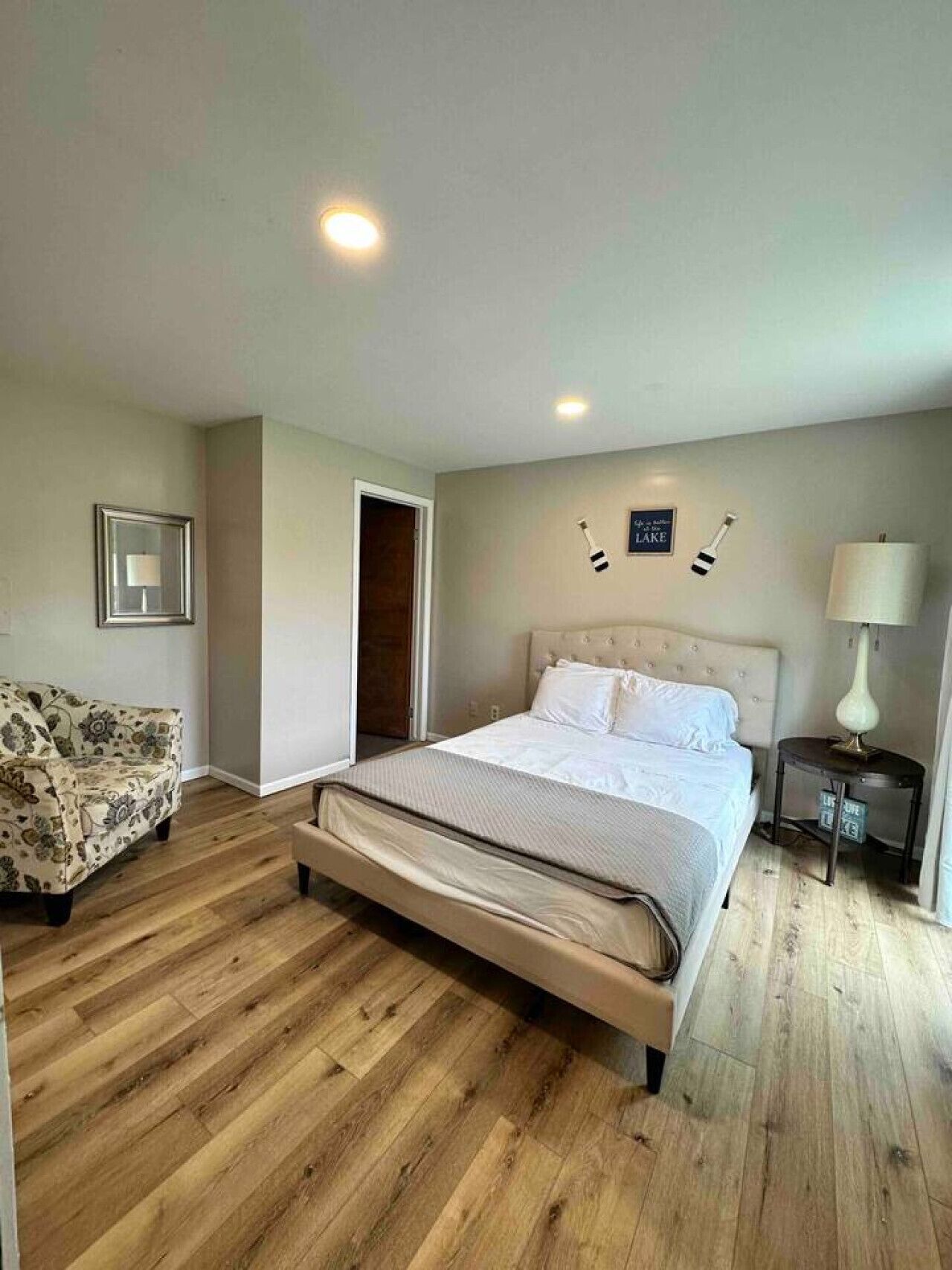 Vauvan matkasänky, Wi-Fi, vuodevaatteet