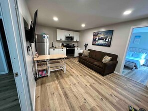 Living area - Suite #3- New Resort in Lexington- 2 bed 2 bath (Lexington)