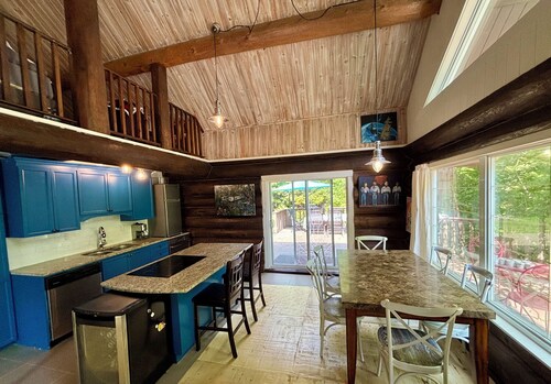 Chalet bois rond rustique avec commodités moderne