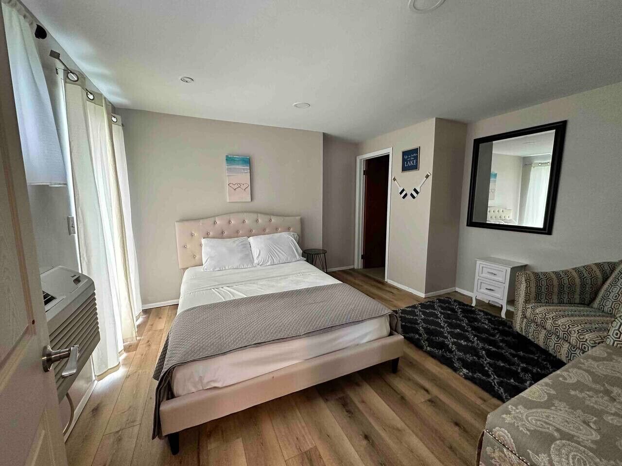 Travel crib, WiFi, bed sheets