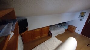 Room - Holiday Studio for 4 at the Foot of the Slopes with Mountain View (Auris en Oisans)